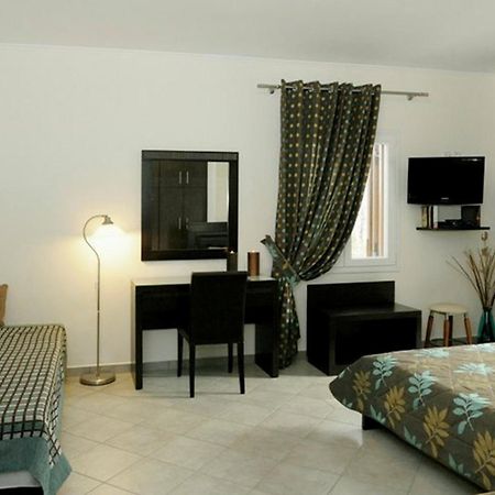Hotel Aerolithos Adamantas  Esterno foto